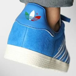 Promo 🔔 Baskets Gazelle GX9879 Blue Royal Footwear White Off White de Adidas Originals 🥰 -Pas Cher adidas Magasin adidas 340744 GX9879 20221018T145556 04