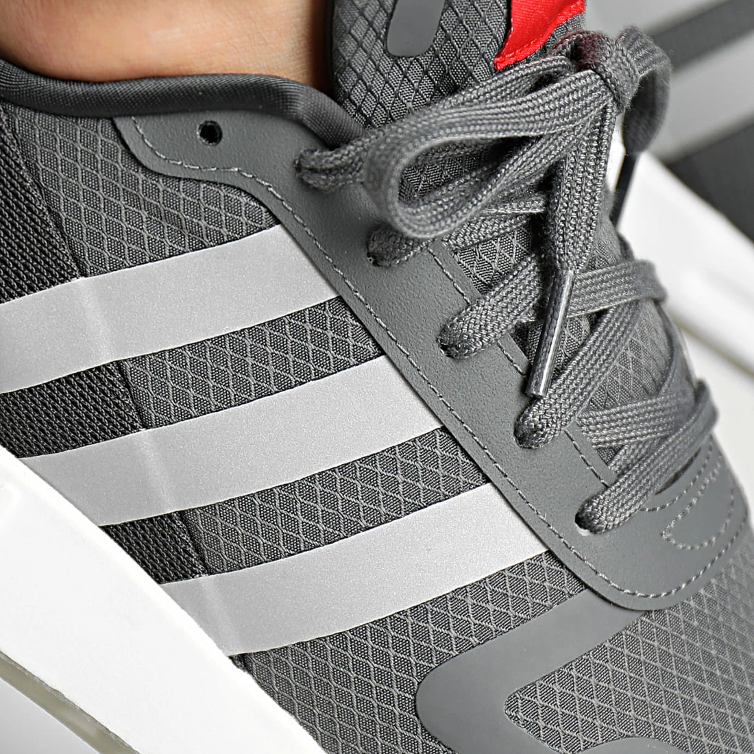 Tout neuf 😉 Baskets Multix GW6836 Grey Five Carbon Vivid Red de Adidas Originals 😀 4 Tout neuf 😉 Baskets Multix GW6836 Grey Five Carbon Vivid Red de Adidas Originals 😀 – Image 2