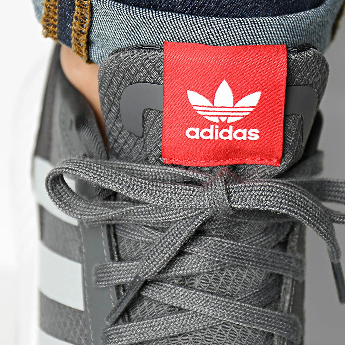 Tout neuf 😉 Baskets Multix GW6836 Grey Five Carbon Vivid Red de Adidas Originals 😀 5 Tout neuf 😉 Baskets Multix GW6836 Grey Five Carbon Vivid Red de Adidas Originals 😀 – Image 3