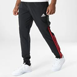 De gros 🌟 Pantalon Jogging A Bandes H64029 Manchester United Noir de Adidas Performance 🔔 -Pas Cher adidas Magasin adidas 341597 H64029 20221026T140414 01