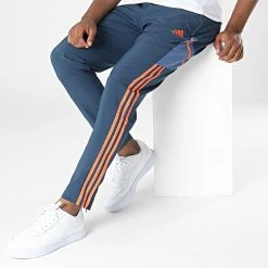 Grosses soldes 🥰 Pantalon Jogging MUFC HH9329 Bleu Foncé de Adidas Performance 🥰 10 Grosses soldes 🥰 Pantalon Jogging MUFC HH9329 Bleu Foncé de Adidas Performance 🥰 -Pas Cher adidas Magasin adidas 341804 HH9329 20221026T140049 03
