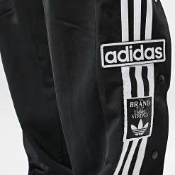 Acheter 😉 Pantalon Jogging A Bandes Adibreak HN6098 Noir de Adidas Originals 💯 -Pas Cher adidas Magasin adidas 342366 HN6098 20221026T140329 02