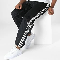Acheter 😉 Pantalon Jogging A Bandes Adibreak HN6098 Noir de Adidas Originals 💯 -Pas Cher adidas Magasin adidas 342366 HN6098 20221026T140330 03