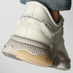 Grosses soldes 😍 Baskets Ozweego H03403 Aluminium Cloud White Off White de Adidas Originals 🥰 10 Grosses soldes 😍 Baskets Ozweego H03403 Aluminium Cloud White Off White de Adidas Originals 🥰 -Pas Cher adidas Magasin adidas 342468 H03403 20221018T145302 04