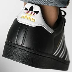 Meilleure vente 😀 Baskets Superstar GX9877 Core Black Cloud White Red de Adidas Originals 🔔 -Pas Cher adidas Magasin adidas 343712 GX9877 20221020T153040 04