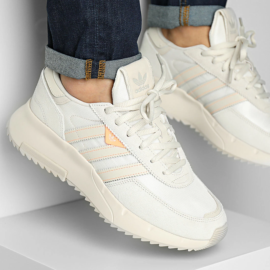 De gros 👍 Baskets Retropy F2 GW9367 Aluminium Metallic Grey de Adidas Originals 🔔 3 De gros 👍 Baskets Retropy F2 GW9367 Aluminium Metallic Grey de Adidas Originals 🔔