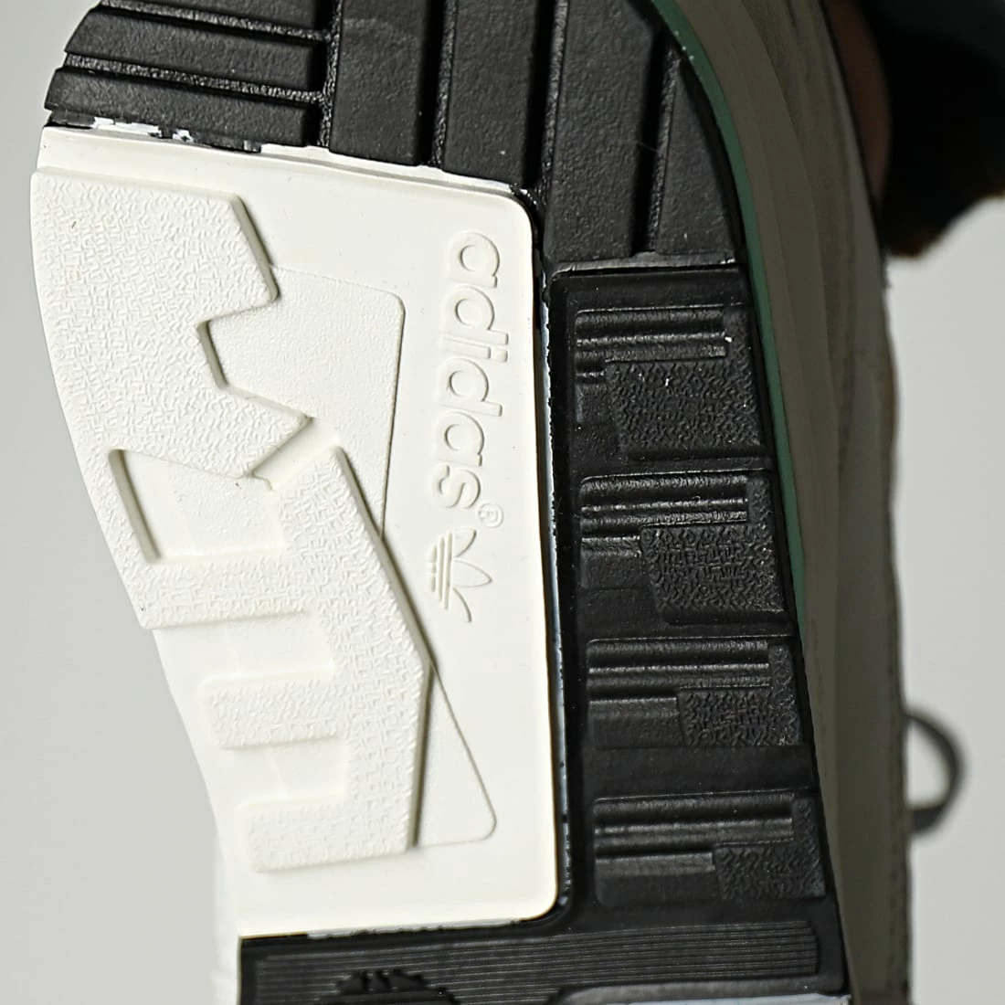 Nouveau 🎉 Baskets ZX 420 GX4640 Ecru Tint Crystal White Almond Pink de Adidas Originals 🧨 7 Nouveau 🎉 Baskets ZX 420 GX4640 Ecru Tint Crystal White Almond Pink de Adidas Originals 🧨 – Image 5