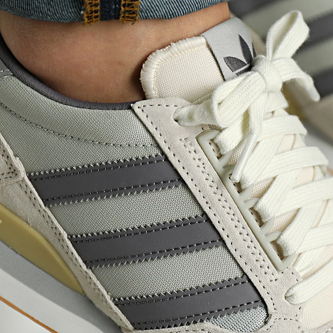 Nouveau ✔️ Baskets ZX 500 GY1987 Aluminium Wonder White de Adidas Originals 🌟 4 Nouveau ✔️ Baskets ZX 500 GY1987 Aluminium Wonder White de Adidas Originals 🌟 – Image 2