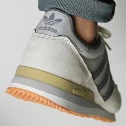 Nouveau ✔️ Baskets ZX 500 GY1987 Aluminium Wonder White de Adidas Originals 🌟 10 Nouveau ✔️ Baskets ZX 500 GY1987 Aluminium Wonder White de Adidas Originals 🌟 -Pas Cher adidas Magasin adidas 345996 GY1987 20221102T150606 04