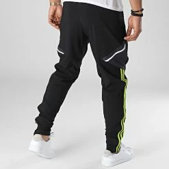 Offres 🎁 Pantalon Jogging A Bandes Manchester United FC HE6681 Noir de Adidas Performance ⌛ 11 Offres 🎁 Pantalon Jogging A Bandes Manchester United FC HE6681 Noir de Adidas Performance ⌛ -Pas Cher adidas Magasin adidas 346850 HE6681 20221124T091056 04