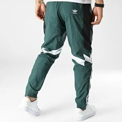 Remise 🎉 Pantalon Jogging A Bandes HK7324 Vert de Adidas Originals 🔥 12 Remise 🎉 Pantalon Jogging A Bandes HK7324 Vert de Adidas Originals 🔥 -Pas Cher adidas Magasin adidas 346990 HK7324 20221108T150835 04