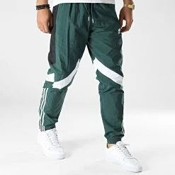 Remise 🎉 Pantalon Jogging A Bandes HK7324 Vert de Adidas Originals 🔥 13 Remise 🎉 Pantalon Jogging A Bandes HK7324 Vert de Adidas Originals 🔥 -Pas Cher adidas Magasin adidas 346990 HK7324 20221108T150836 05