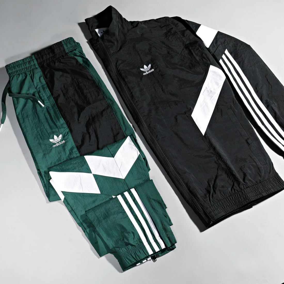 Remise 🎉 Pantalon Jogging A Bandes HK7324 Vert de Adidas Originals 🔥 9 Remise 🎉 Pantalon Jogging A Bandes HK7324 Vert de Adidas Originals 🔥 – Image 7