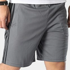 Coupon 🔔 Short Jogging A Bandes 3 Stripes IB8245 Gris de Adidas Performance 😍 -Pas Cher adidas Magasin adidas 348383 IB8245 20221128T135929 05