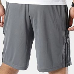 Coupon 🔔 Short Jogging A Bandes 3 Stripes IB8245 Gris de Adidas Performance 😍 -Pas Cher adidas Magasin adidas 348383 IB8245 20221128T135930 06