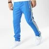 Bon marché 😉 Pantalon Jogging A Bandes HK7405 Bleu de Adidas Originals 😀 2 Bon marché 😉 Pantalon Jogging A Bandes HK7405 Bleu de Adidas Originals 😀 -Pas Cher adidas Magasin adidas 349045 HK7405 20221128T125006 01