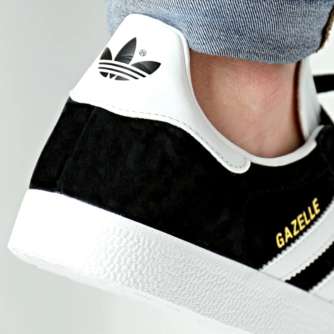 Budget 😍 Baskets Gazelle BB5476 Core Black White Gold Metallic de Adidas Originals 🔥 7 Budget 😍 Baskets Gazelle BB5476 Core Black White Gold Metallic de Adidas Originals 🔥 – Image 5