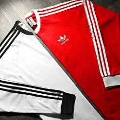 Le moins cher 💯 Tee 👕 Shirt Manches Longues A Bandes HE9532 Rouge de Adidas Originals ⭐ -Pas Cher adidas Magasin none 298428 HE9532 20220112T085010 05